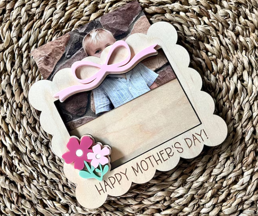 Scalloped Floral/Bow Frame